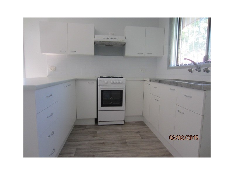 8 Yeovil Drive, Bomaderry NSW 2541
