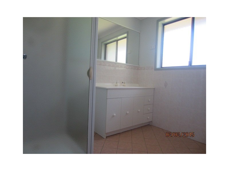8 Yeovil Drive, Bomaderry NSW 2541