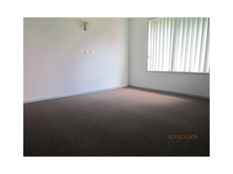 8 Yeovil Drive, Bomaderry NSW 2541
