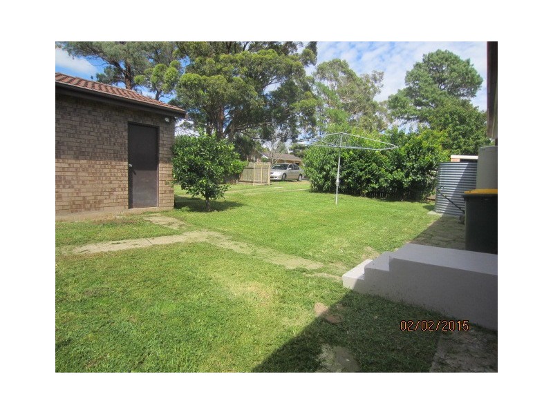 8 Yeovil Drive, Bomaderry NSW 2541
