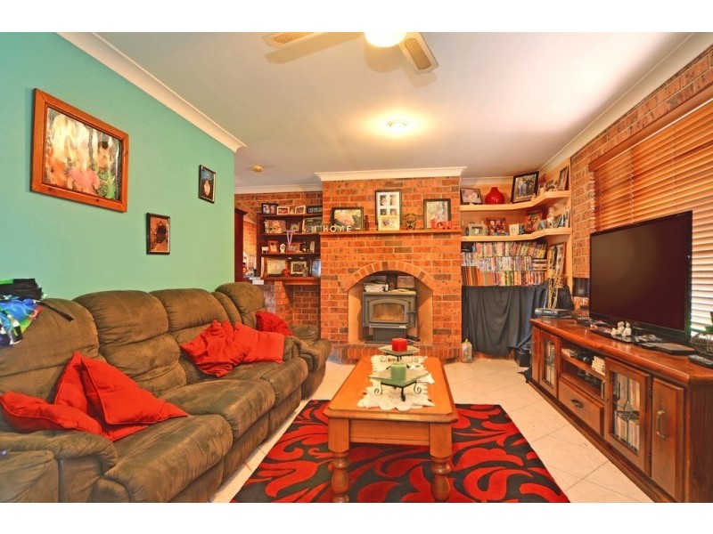 4 Helsinki Parade, Bomaderry NSW 2541