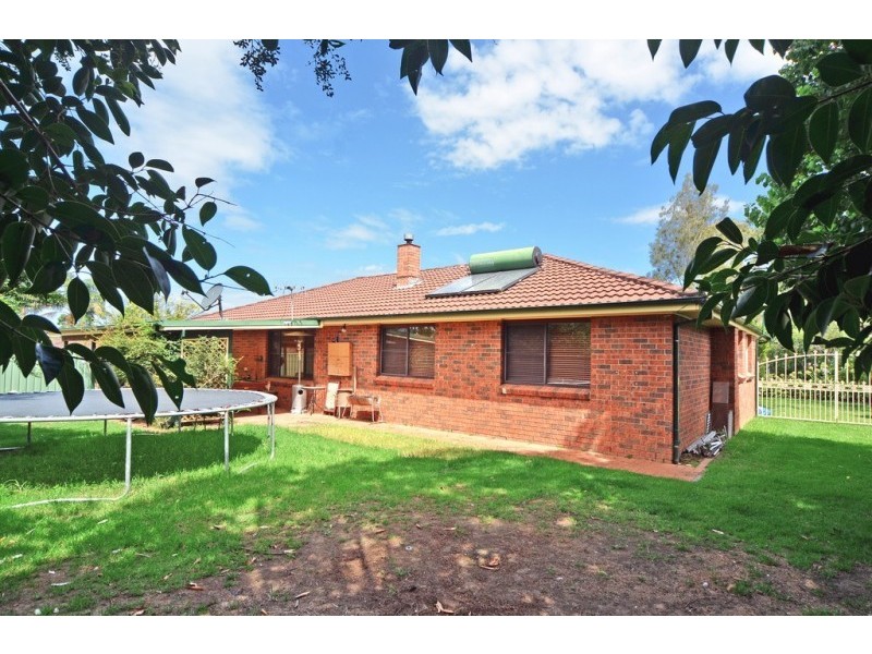 4 Helsinki Parade, Bomaderry NSW 2541