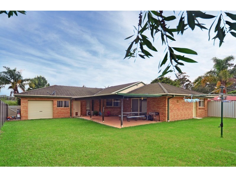 17 Rannoch Drive, West Nowra NSW 2541