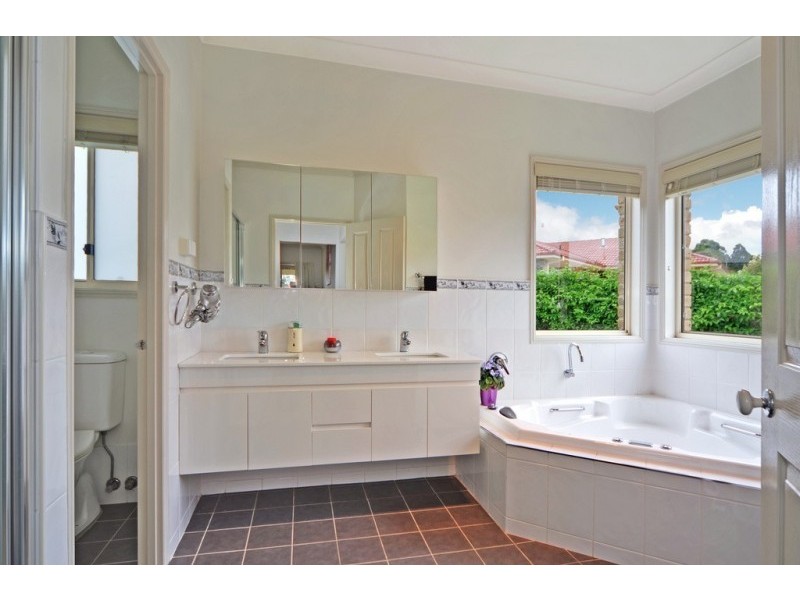 14 Appleberry Close, Bomaderry NSW 2541