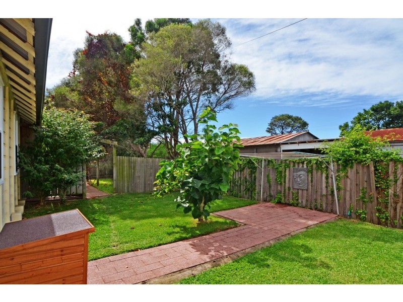16 Meroo Street, Bomaderry NSW 2541