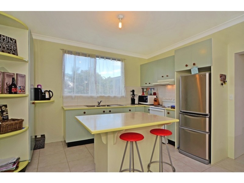 10 West Street, Greenwell Point NSW 2540