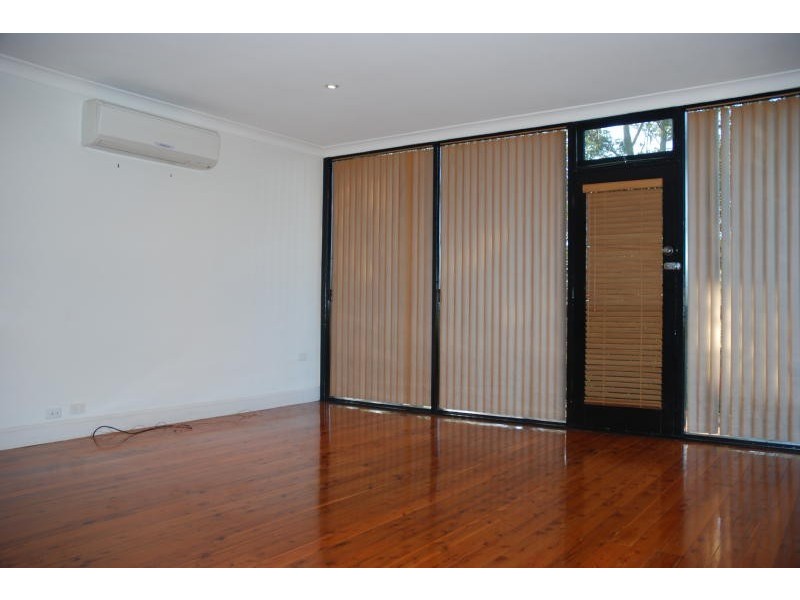 33 Walsh Crescent, North Nowra NSW 2541