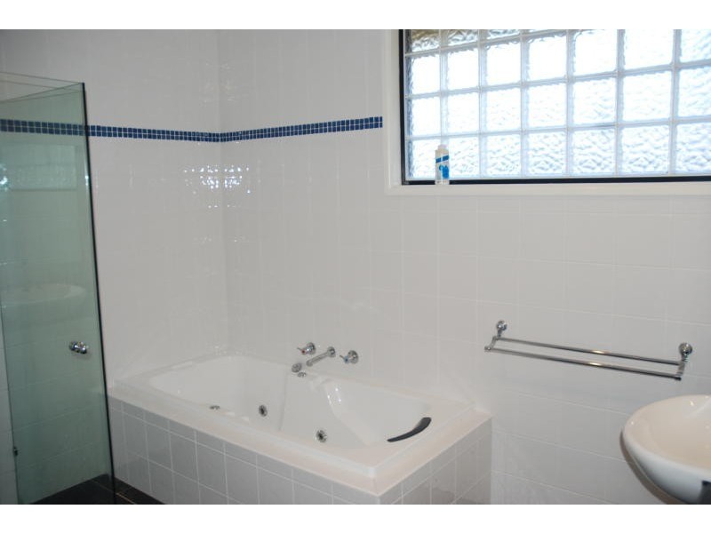 33 Walsh Crescent, North Nowra NSW 2541