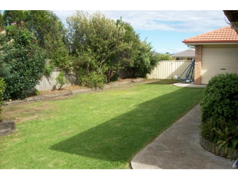 17 Guinea Flower Crescent, Worrigee NSW 2540