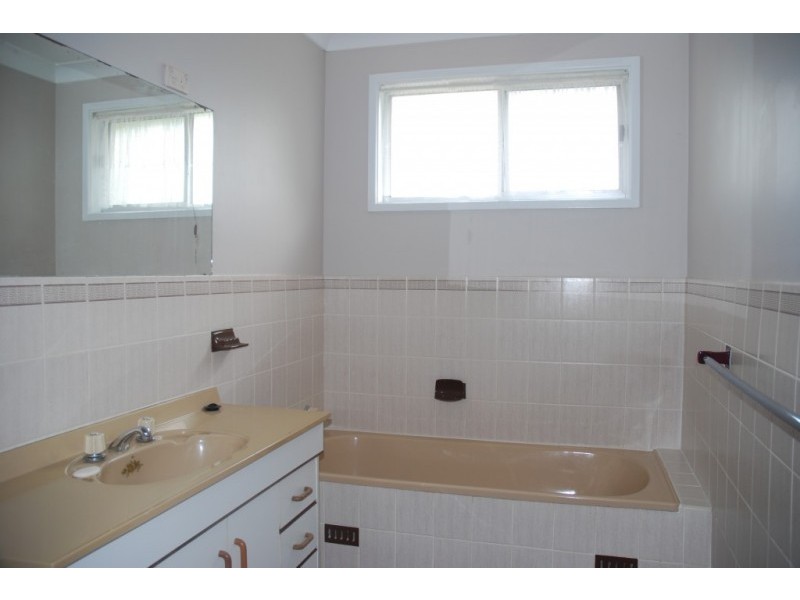 21 Young Avenue, Nowra NSW 2541