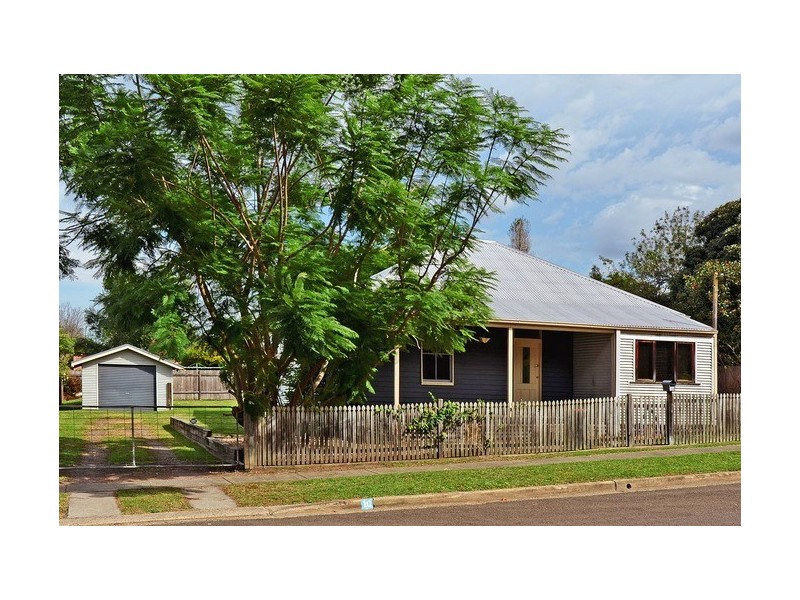 10 Birriley Street, Bomaderry NSW 2541