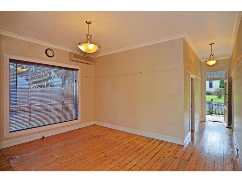 10 Birriley Street, Bomaderry NSW 2541