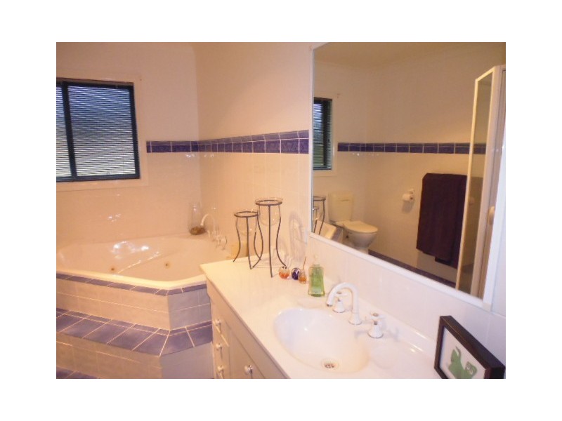 15 Mahogany Place, North Nowra NSW 2541