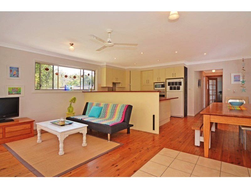 4 Ravenscliffe Road, Shoalhaven Heads NSW 2535