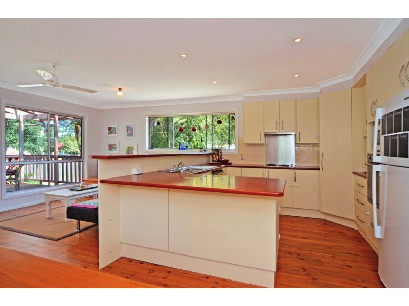 4 Ravenscliffe Road, Shoalhaven Heads NSW 2535