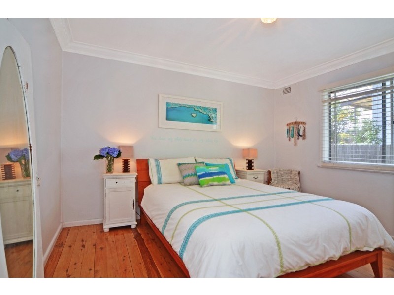 4 Ravenscliffe Road, Shoalhaven Heads NSW 2535