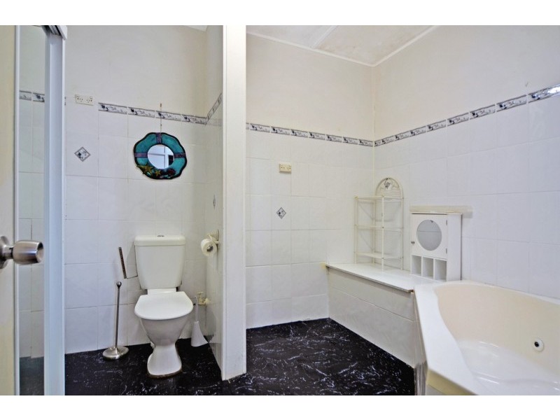 15 Elizabeth Avenue, Nowra NSW 2541
