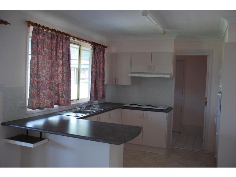 23 Lydon Crescent, West Nowra NSW 2541