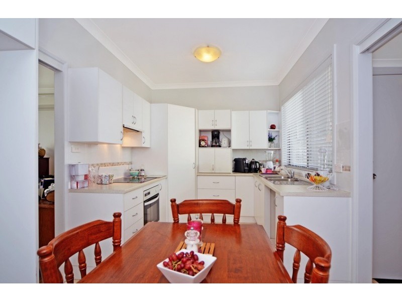8 Albatross Road, Nowra NSW 2541