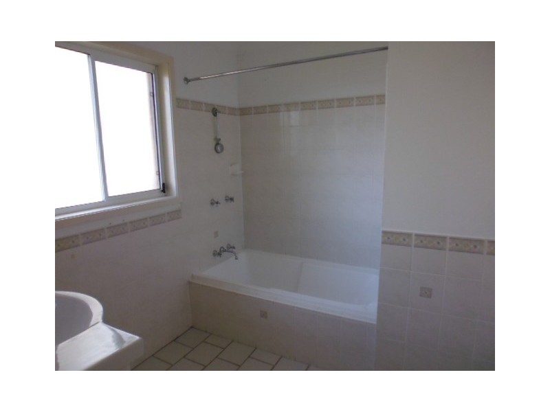 2/28 Numrock Street, Bomaderry NSW 2541