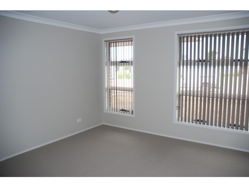 13 Guinea Flower Crescent, Worrigee NSW 2540