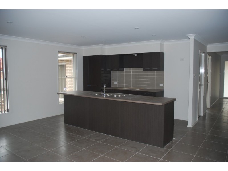 13 Guinea Flower Crescent, Worrigee NSW 2540