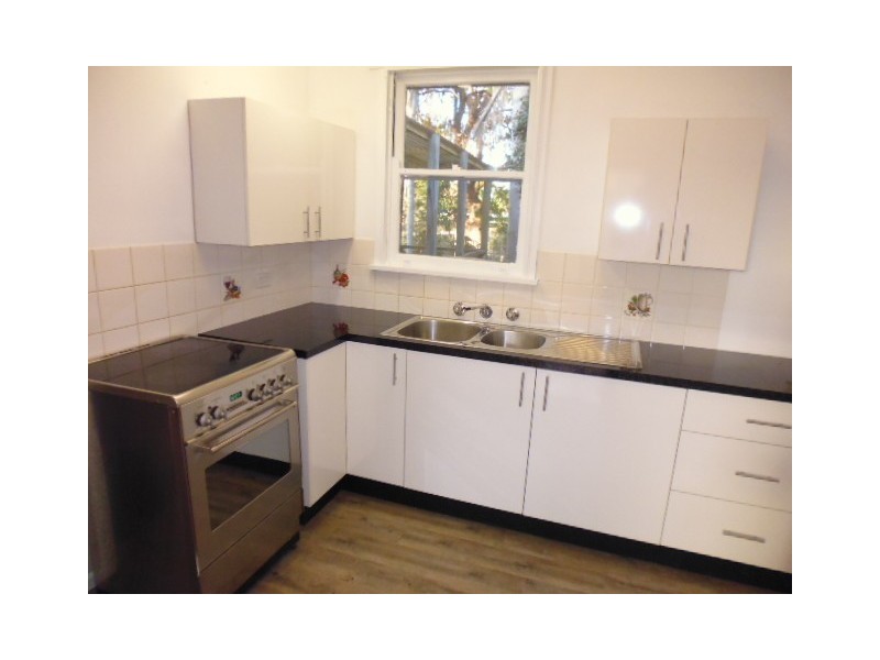 2 Young Avenue, Nowra NSW 2541