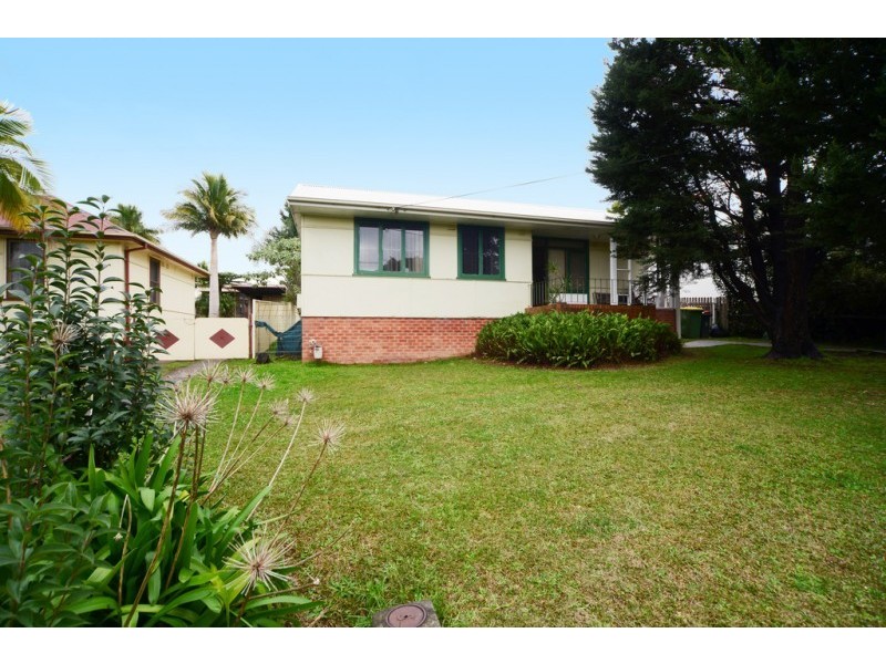 11 Elizabeth Avenue, Nowra NSW 2541