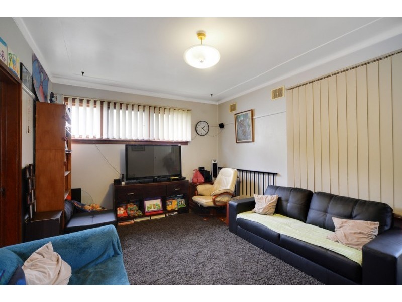 11 Elizabeth Avenue, Nowra NSW 2541