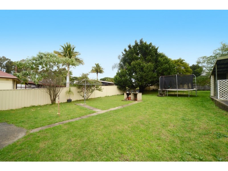 11 Elizabeth Avenue, Nowra NSW 2541