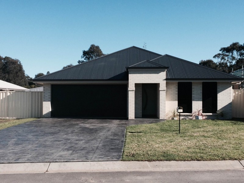 13 Somerset Avenue, South Nowra NSW 2541