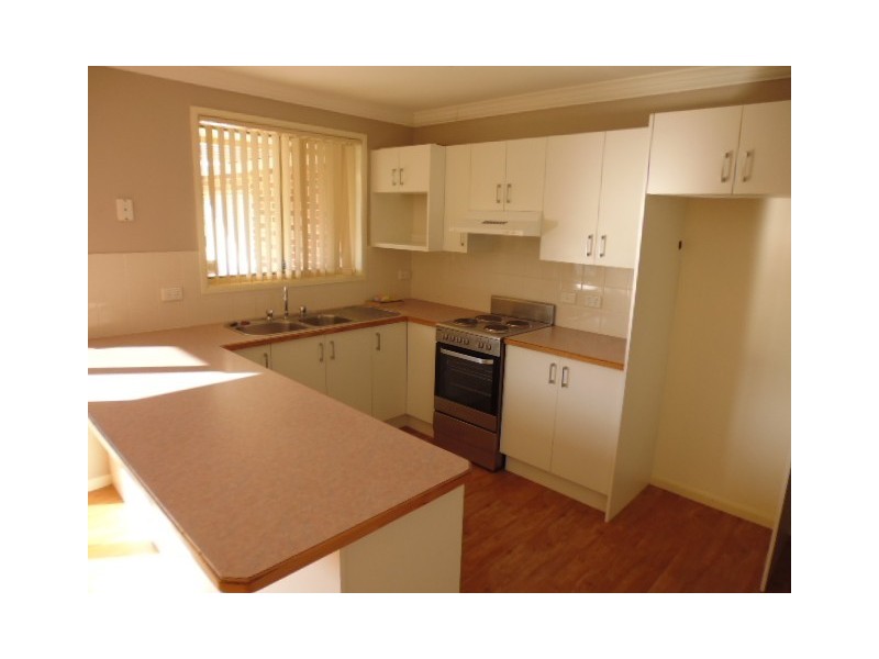 11 Hannah Place, Worrigee NSW 2540