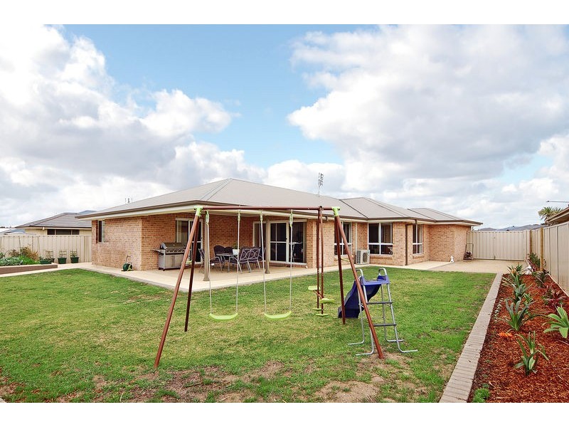 131 Rayleigh Drive, Worrigee NSW 2540