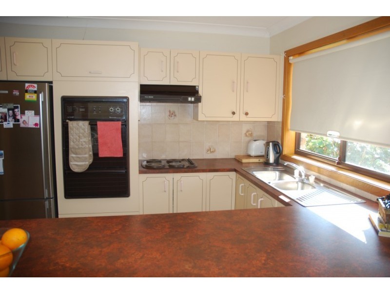 30 Ferntree Drive, Bomaderry NSW 2541