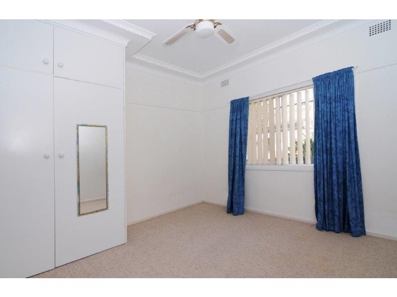 54 Birriley Street, Bomaderry NSW 2541
