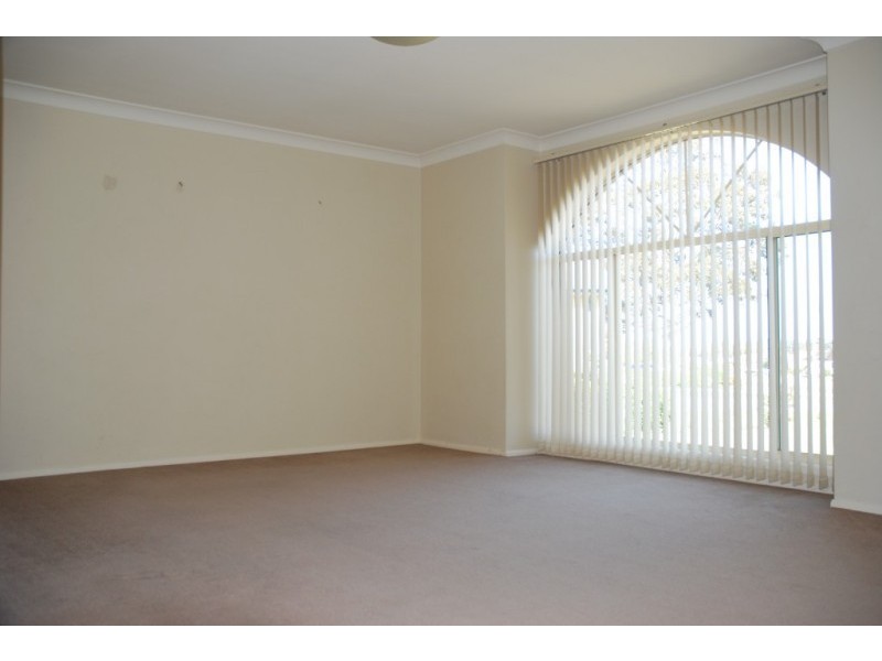 5 Guinea Flower Crescent, Worrigee NSW 2540