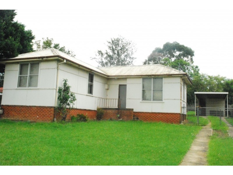 13 Burr Avenue, Nowra NSW 2541