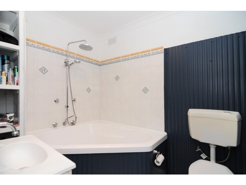 373 Princes Highway, Bomaderry NSW 2541