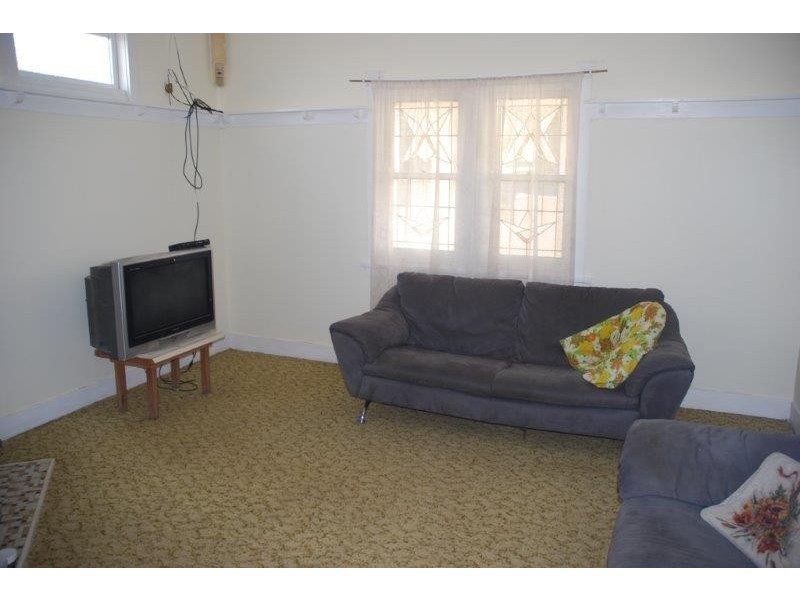 8 Dalwah Street, Bomaderry NSW 2541