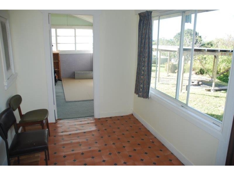 8 Dalwah Street, Bomaderry NSW 2541
