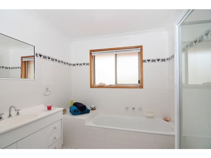 110 Jasmine Drive, Bomaderry NSW 2541