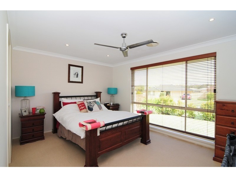 2 Guinea Flower Crescent, Worrigee NSW 2540