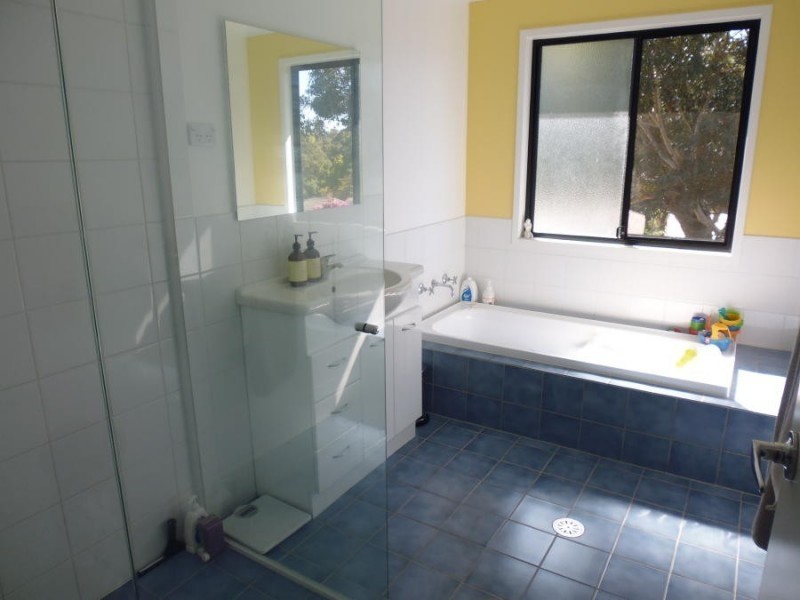 15 Nita Place, Bomaderry NSW 2541