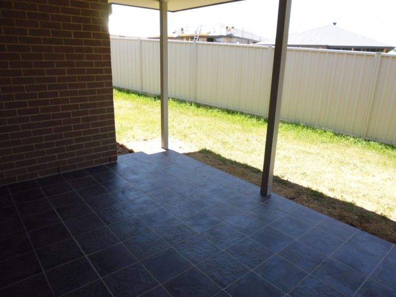 35 Basil Street, Worrigee NSW 2540