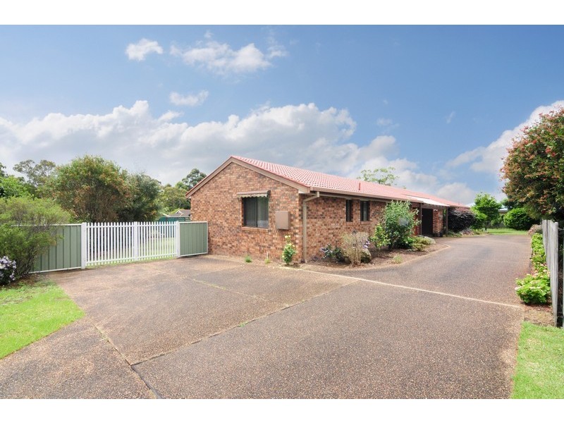 1/3 Waroo Place, Bomaderry NSW 2541