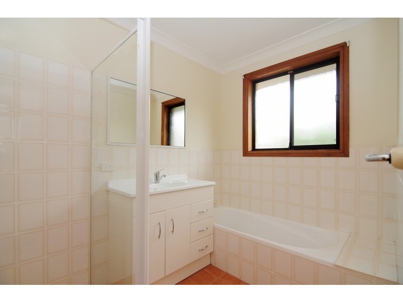 1/3 Waroo Place, Bomaderry NSW 2541
