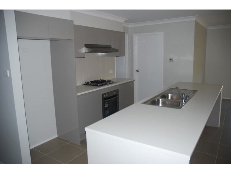 11 Banool Circuit, Bomaderry NSW 2541