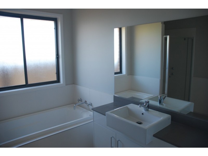 11 Banool Circuit, Bomaderry NSW 2541