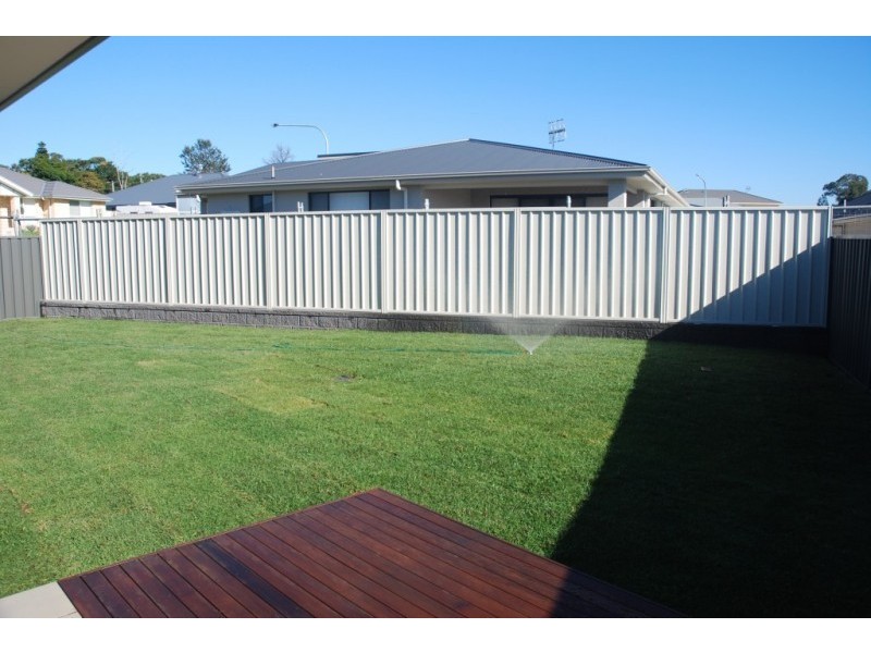 11 Banool Circuit, Bomaderry NSW 2541