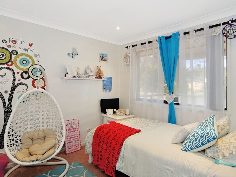 15 Yeovil Drive, Bomaderry NSW 2541
